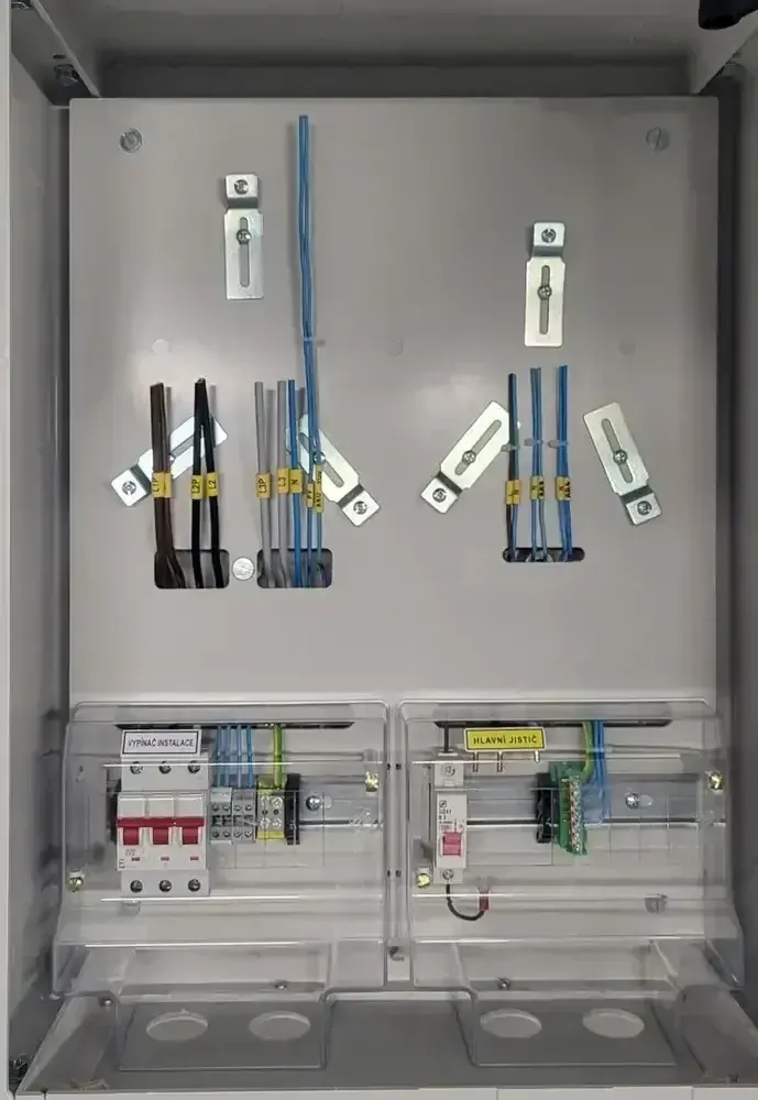 Rozvaděč elektroměrový s fotovoltaikou ER212/NVP7P/63A-QM+FV-ČEZ+E.ON, DCK Holoubkov, 555000126