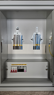 Rozvaděč elektroměrový,RE/Z/101HS + FVE, plechový, 3-fázový, 1x dvousazbový, ČEZ+E.ON, barva světle šedá