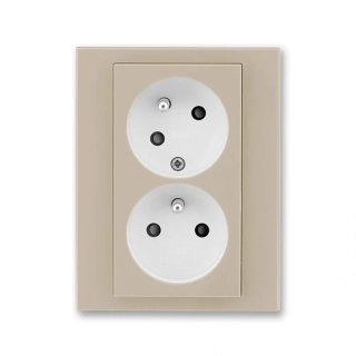 Zásuvka dvojnásobná bezšroubová, s clonkami, pootočená, 5513H-C02357 18, ABB, Levit®, macchiato / bílá